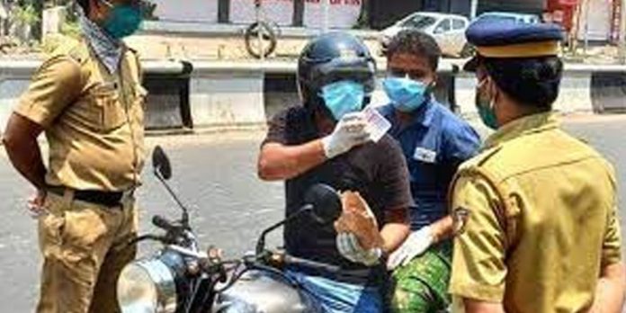 കോവിഡ് നിയന്ത്രണ ലംഘനം ; സംസ്ഥാനത്ത് ഇന്ന് 452 പേര്ക്കെതിരെ കേസ് കോവിഡ് നിയന്ത്രണ ലംഘനം ; സംസ്ഥാനത്ത് ഇന്ന് 452 പേര്ക്കെതിരെ കേസ്