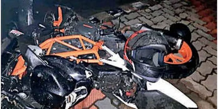 ബൈക്കുകള് കൂട്ടിയിടിച്ച് തെറിച്ച് ടോറസ് ലോറിക്കിടയില്പ്പെട്ട യുവാവിന് ദാരുണാന്ത്യം ബൈക്കുകള് കൂട്ടിയിടിച്ച് തെറിച്ച് ടോറസ് ലോറിക്കിടയില്പ്പെട്ട യുവാവിന് ദാരുണാന്ത്യം