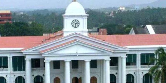 സെക്രട്ടറിയേറ്റ് ജീവനക്കാര്ക്ക് കോവിഡ് ; അടച്ചിണമെന്ന് ആവശ്യം ശക്തം സെക്രട്ടറിയേറ്റ് ജീവനക്കാര്ക്ക് കോവിഡ് ; അടച്ചിണമെന്ന് ആവശ്യം ശക്തം