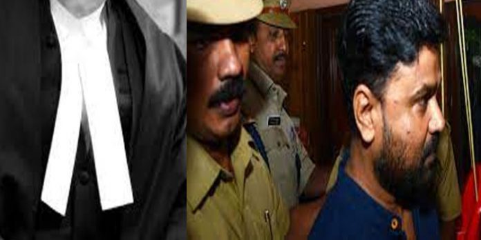 നടിയെ ആക്രമിച്ച കേസ് അട്ടിമറിയ്ക്കാന് ശ്രമിച്ച അഭിഭാഷകനും നീരീക്ഷണത്തില് നടിയെ ആക്രമിച്ച കേസ് അട്ടിമറിയ്ക്കാന് ശ്രമിച്ച അഭിഭാഷകനും നീരീക്ഷണത്തില്