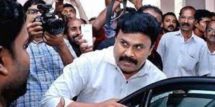 ദിലീപിനെ ചോദ്യം ചെയ്യൽ രണ്ടാം ദിവസം ദിലീപിനെ ചോദ്യം ചെയ്യൽ രണ്ടാം ദിവസം