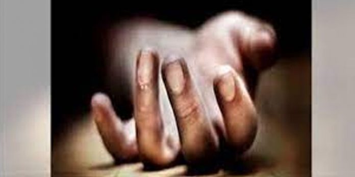 അച്ഛനെ പോക്സോ കേസിൽ അറസ്റ്റ് ചെയ്തു ; മനംനൊന്ത് മകൻ തൂങ്ങിമരിച്ചു അച്ഛനെ പോക്സോ കേസിൽ അറസ്റ്റ് ചെയ്തു ; മനംനൊന്ത് മകൻ തൂങ്ങിമരിച്ചു