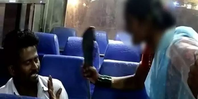 കര്ണാടകയില് ബസില് യാത്ര ചെയ്യുന്നതിനിടെ സ്ത്രീയുടെ മുടിയില് പിടിച്ചുവലിച്ചുവെന്നാരോപിച്ച് യുവാവിന് മര്ദനം കര്ണാടകയില് ബസില് യാത്ര ചെയ്യുന്നതിനിടെ സ്ത്രീയുടെ മുടിയില് പിടിച്ചുവലിച്ചുവെന്നാരോപിച്ച് യുവാവിന് മര്ദനം