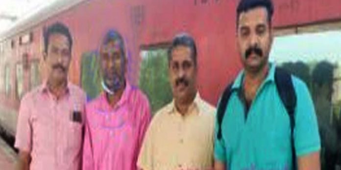 അഞ്ച് കോടിയോളം രൂപയുമായി മുങ്ങിയ എല്ഐസി ഏജന്റിനെ 14 വര്ഷങ്ങള്ക്കുശേഷം പോലീസ് പിടികൂടി അഞ്ച് കോടിയോളം രൂപയുമായി മുങ്ങിയ എല്ഐസി ഏജന്റിനെ 14 വര്ഷങ്ങള്ക്കുശേഷം പോലീസ് പിടികൂടി