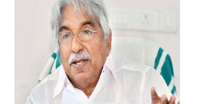 കനത്ത തിരിച്ചടി ഉണ്ടാകുമെന്നു ഭയന്നാണ് സര്ക്കാര് ലോകായുക്തയുടെ ചിറകരിയുന്നതെന്നു മുന് മുഖ്യമന്ത്രി ഉമ്മന് ചാണ്ടി കനത്ത തിരിച്ചടി ഉണ്ടാകുമെന്നു ഭയന്നാണ് സര്ക്കാര് ലോകായുക്തയുടെ ചിറകരിയുന്നതെന്നു മുന് മുഖ്യമന്ത്രി ഉമ്മന് ചാണ്ടി