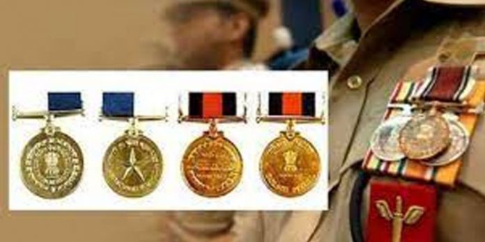 രാഷ്ട്രപതിയുടെ പോലീസ് മെഡലുകള് പ്രഖ്യാപിച്ചു ; കേരളത്തില് നിന്ന് 10 പേര്ക്ക് സ്തുത്യര്ഹ സേവനത്തിനുള്ള പോലീസ് മെഡല് രാഷ്ട്രപതിയുടെ പോലീസ് മെഡലുകള് പ്രഖ്യാപിച്ചു ; കേരളത്തില് നിന്ന് 10 പേര്ക്ക് സ്തുത്യര്ഹ സേവനത്തിനുള്ള പോലീസ് മെഡല്