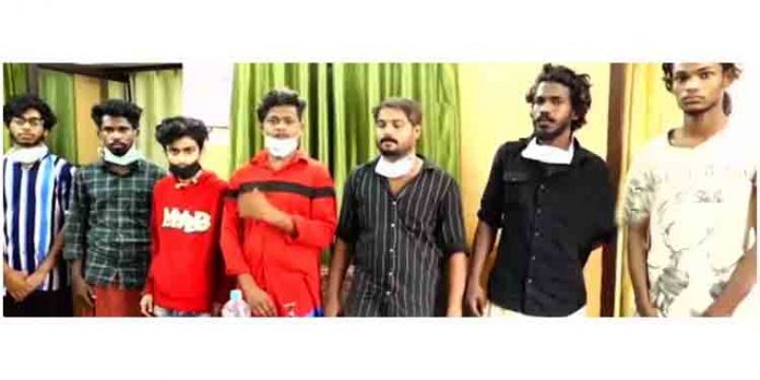 കൊല്ലത്ത് യുവാവിനെ മർദ്ദിക്കാൻ പട്ടാളക്കാരന്റെ ക്വട്ടേഷൻ : ഏഴു പേർ പിടിയിൽ കൊല്ലത്ത് യുവാവിനെ മർദ്ദിക്കാൻ പട്ടാളക്കാരന്റെ ക്വട്ടേഷൻ : ഏഴു പേർ പിടിയിൽ
