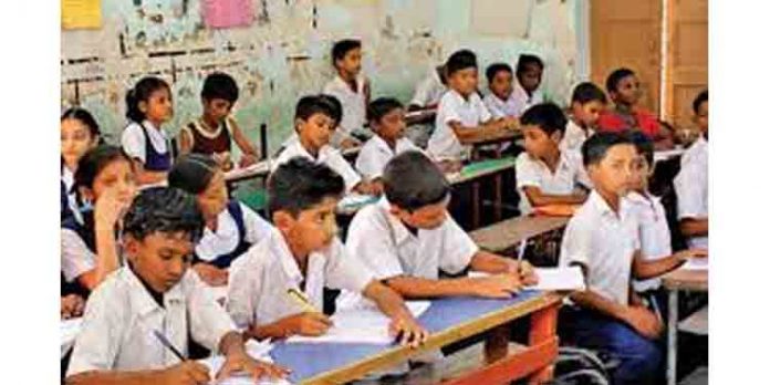 കോവിഡ് വ്യാപനം ; സ്കൂൾ അടയ്ക്കൽ – തീരുമാനം നാളെ കോവിഡ് വ്യാപനം ; സ്കൂൾ അടയ്ക്കൽ – തീരുമാനം നാളെ