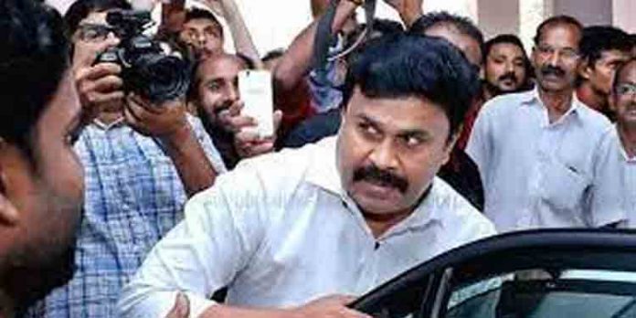 ഗൂഢാലോചനക്കേസ് ; ദിലീപിന്റെ മുൻകൂർ ജാമ്യഹർജി ഇന്ന് കോടതിയിൽ ഗൂഢാലോചനക്കേസ് ; ദിലീപിന്റെ മുൻകൂർ ജാമ്യഹർജി ഇന്ന് കോടതിയിൽ