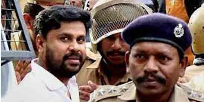 അന്വേഷണ ഉദ്യോഗസ്ഥരെ അപായപ്പെടുത്താന് ഗൂഢാലോചന നടത്തിയെന്ന കേസില് ക്രൈംബ്രാഞ്ചിന് ഫോണുകള് കൈമാറില്ലെന്ന് പ്രതികള് അന്വേഷണ ഉദ്യോഗസ്ഥരെ അപായപ്പെടുത്താന് ഗൂഢാലോചന നടത്തിയെന്ന കേസില് ക്രൈംബ്രാഞ്ചിന് ഫോണുകള് കൈമാറില്ലെന്ന് പ്രതികള്