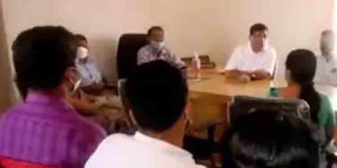 ഓണ്ലൈന് ക്ലാസിനിടെ നഗ്നതാപ്രദര്ശനം : വിദ്യാഭ്യാസ വകുപ്പിന് പ്രാഥമിക റിപ്പോര്ട്ട് കൈമാറി ഓണ്ലൈന് ക്ലാസിനിടെ നഗ്നതാപ്രദര്ശനം : വിദ്യാഭ്യാസ വകുപ്പിന് പ്രാഥമിക റിപ്പോര്ട്ട് കൈമാറി
