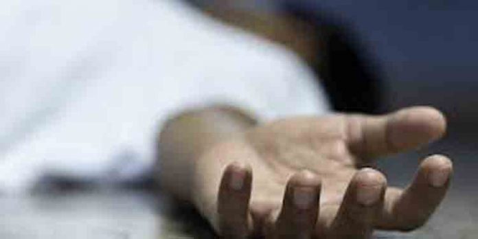 മലപ്പുറത്ത് ആദിവാസി വൃദ്ധനെ കാട്ടാന ചവിട്ടിക്കൊന്നു ; മൃതദേഹത്തിന് ചുറ്റും ആനക്കൂട്ടം തമ്പടിച്ചിരിക്കുന്നു മലപ്പുറത്ത് ആദിവാസി വൃദ്ധനെ കാട്ടാന ചവിട്ടിക്കൊന്നു ; മൃതദേഹത്തിന് ചുറ്റും ആനക്കൂട്ടം തമ്പടിച്ചിരിക്കുന്നു