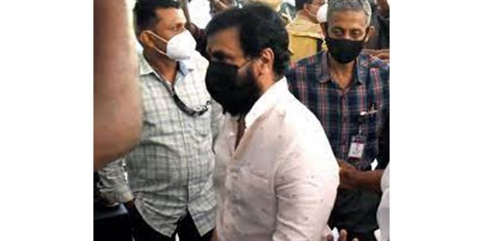 നടന് ദിലീപിന്റെ മുന്കൂര് ജാമ്യം ; ഹര്ജി പരിഗണിക്കുന്നത് ബുധനാഴ്ചയിലേയ്ക്കു മാറ്റി നടന് ദിലീപിന്റെ മുന്കൂര് ജാമ്യം ; ഹര്ജി പരിഗണിക്കുന്നത് ബുധനാഴ്ചയിലേയ്ക്കു മാറ്റി