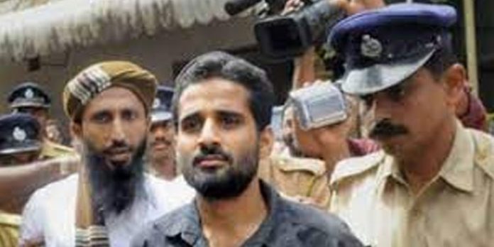 ഇരട്ടസ്ഫോടനക്കേസില് ഒന്നാം പ്രതി തടിയന്റെവിട നസീറിനേയും നാലാം പ്രതി ഷഫാസിനേയും വെറുതെ വിട്ടു ഇരട്ടസ്ഫോടനക്കേസില് ഒന്നാം പ്രതി തടിയന്റെവിട നസീറിനേയും നാലാം പ്രതി ഷഫാസിനേയും വെറുതെ വിട്ടു