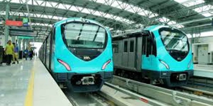 കൊച്ചി മെട്രോ : സർവീസുകള്ക്കിടയിലെ സമയദൈര്ഘ്യം വര്ധിപ്പിച്ചു കൊച്ചി മെട്രോ : സർവീസുകള്ക്കിടയിലെ സമയദൈര്ഘ്യം വര്ധിപ്പിച്ചു