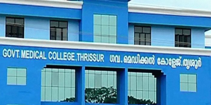 തൃശൂർ മെഡിക്കൽ കോളേജിൽ കൊവിഡ് ബാധിതരുടെ മൃതദേഹങ്ങൾ മാറി നൽകി തൃശൂർ മെഡിക്കൽ കോളേജിൽ കൊവിഡ് ബാധിതരുടെ മൃതദേഹങ്ങൾ മാറി നൽകി