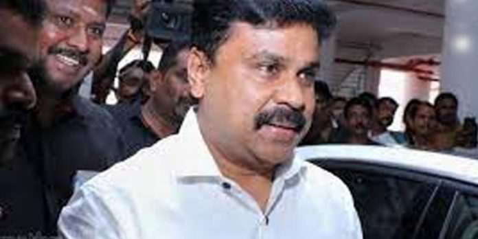 ദിലീപിനെതിരായ കേസ് : അന്വേഷണ റിപ്പോര്ട്ട് സമര്പ്പിച്ച് ക്രൈംബ്രാഞ്ച് ദിലീപിനെതിരായ കേസ് : അന്വേഷണ റിപ്പോര്ട്ട് സമര്പ്പിച്ച് ക്രൈംബ്രാഞ്ച്