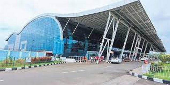 തിരുവനന്തപുരം അന്താരാഷ്ട്ര വിമാനത്താവളത്തില് റണ്വേയ്ക്ക് സമീപത്തെ പുല്ത്തകിടിയില് തീപിടിത്തം തിരുവനന്തപുരം അന്താരാഷ്ട്ര വിമാനത്താവളത്തില് റണ്വേയ്ക്ക് സമീപത്തെ പുല്ത്തകിടിയില് തീപിടിത്തം