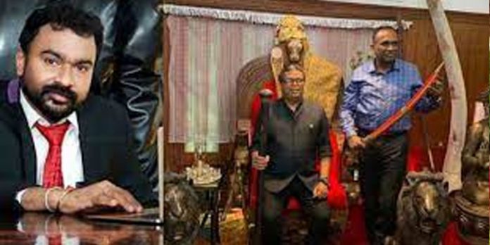 മോൻസൻ കേസ് : പോലീസ് കൂട്ട് നിന്നതുകൊണ്ടാണ് തട്ടിപ്പ് വളർന്നതെന്ന് ഹൈക്കോടതി മോൻസൻ കേസ് : പോലീസ് കൂട്ട് നിന്നതുകൊണ്ടാണ് തട്ടിപ്പ് വളർന്നതെന്ന് ഹൈക്കോടതി