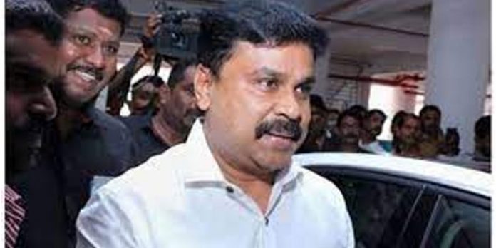 ദിലീപിന്റെ ഫോണുകൾ കൈമാറണമെന്ന ഹർജി ഇന്ന് പരിഗണിക്കും ദിലീപിന്റെ ഫോണുകൾ കൈമാറണമെന്ന ഹർജി ഇന്ന് പരിഗണിക്കും