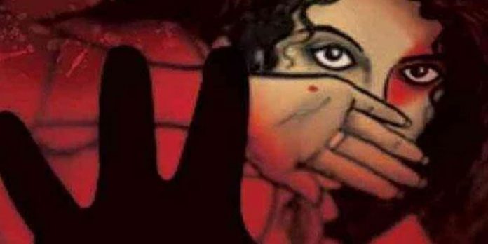 വീട്ടമ്മയ്ക്കു നേരെ ലൈംഗികാതിക്രമം പ്രായപൂര്ത്തിയാകാത്ത പ്രതി പിടിയില് വീട്ടമ്മയ്ക്കു നേരെ ലൈംഗികാതിക്രമം പ്രായപൂര്ത്തിയാകാത്ത പ്രതി പിടിയില്