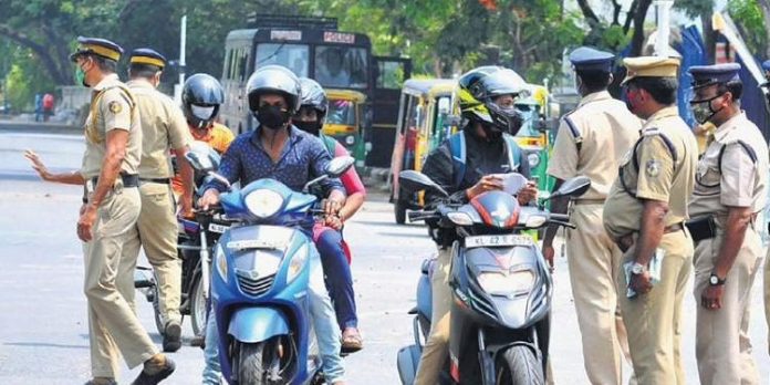 കോവിഡ് പ്രതിരോധത്തിന്റെ ഭാഗമായി നാളെ സംസ്ഥാനത്ത് ലോക്ക്ഡൗണിന് സമാനമായ കര്ശന നിയന്ത്രണങ്ങള് കോവിഡ് പ്രതിരോധത്തിന്റെ ഭാഗമായി നാളെ സംസ്ഥാനത്ത് ലോക്ക്ഡൗണിന് സമാനമായ കര്ശന നിയന്ത്രണങ്ങള്