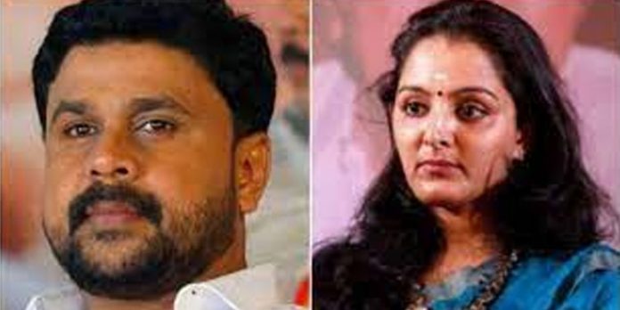സ്വകാര്യ സംഭാഷണങ്ങളൊന്നും നടന്നിട്ടില്ല ; നടിയെ ആക്രമിച്ച കേസില് മഞ്ജു വാര്യരില് നിന്നും അന്വേഷണ സംഘം ഫോണിലൂടെ വിവരങ്ങള് തേടി സ്വകാര്യ സംഭാഷണങ്ങളൊന്നും നടന്നിട്ടില്ല ; നടിയെ ആക്രമിച്ച കേസില് മഞ്ജു വാര്യരില് നിന്നും അന്വേഷണ സംഘം ഫോണിലൂടെ വിവരങ്ങള് തേടി