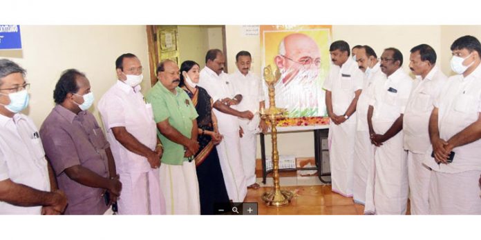 തമസ്കരിക്കുവാൻ ശ്രമിക്കുംതോറും തിളക്കമേറുന്നതാണ് മഹാത്മാഗാന്ധിയും അദ്ദേഹത്തിന്റെ ആശയങ്ങളും : പ്രൊഫ. സതീഷ് കൊച്ചുപറമ്പിൽ തമസ്കരിക്കുവാൻ ശ്രമിക്കുംതോറും തിളക്കമേറുന്നതാണ് മഹാത്മാഗാന്ധിയും അദ്ദേഹത്തിന്റെ ആശയങ്ങളും : പ്രൊഫ. സതീഷ് കൊച്ചുപറമ്പിൽ