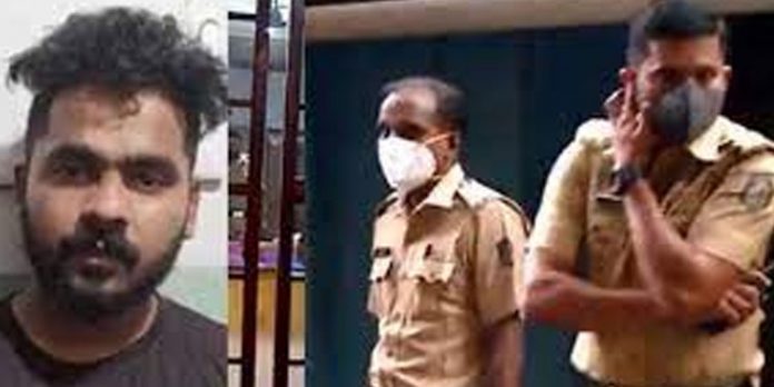 ചേവായൂര് പോലീസ് സ്റ്റേഷനില് നിന്ന് പ്രതി ചാടിപ്പോയ സംഭവം : രണ്ട് പോലീസുകാര്ക്ക് വീഴ്ച സംഭവിച്ചതായി കണ്ടെത്തല് ചേവായൂര് പോലീസ് സ്റ്റേഷനില് നിന്ന് പ്രതി ചാടിപ്പോയ സംഭവം : രണ്ട് പോലീസുകാര്ക്ക് വീഴ്ച സംഭവിച്ചതായി കണ്ടെത്തല്