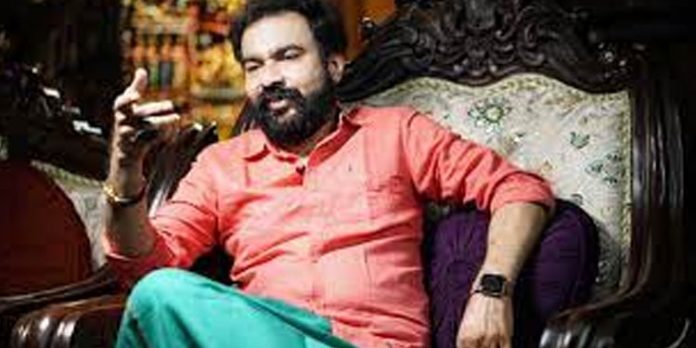 മോന്സന് കൈക്കലാക്കിയ ശില്പങ്ങള് ശില്പിക്ക് തിരികെ കിട്ടി മോന്സന് കൈക്കലാക്കിയ ശില്പങ്ങള് ശില്പിക്ക് തിരികെ കിട്ടി