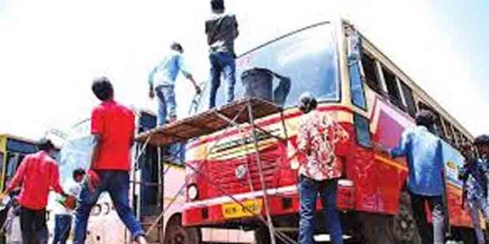 ആനവണ്ടിക്ക് വൃത്തിപോരാ : പരിഹരിക്കാനൊരുങ്ങി അധികൃതർ ; പരാതി ലഭിച്ചാല് നടപടിയെടുക്കും ആനവണ്ടിക്ക് വൃത്തിപോരാ : പരിഹരിക്കാനൊരുങ്ങി അധികൃതർ ; പരാതി ലഭിച്ചാല് നടപടിയെടുക്കും