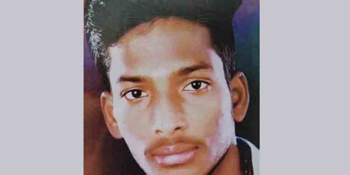 ആശുപത്രിയിലെ ചില്ലുവാതില് ഇടിച്ചു പൊട്ടിച്ച യുവാവിന് കൈഞരമ്പ് മുറിഞ്ഞ് ദാരുണാന്ത്യം ആശുപത്രിയിലെ ചില്ലുവാതില് ഇടിച്ചു പൊട്ടിച്ച യുവാവിന് കൈഞരമ്പ് മുറിഞ്ഞ് ദാരുണാന്ത്യം