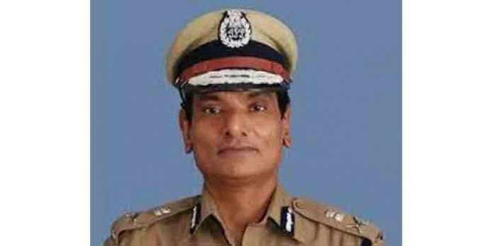 പോലീസ് ഉദ്യോഗസ്ഥര്ക്ക് അനുവദിച്ചിട്ടുള്ള ഔദ്യോഗിക സിംകാര്ഡുകള് ഉപയോഗിച്ചില്ലെങ്കില് വാടക ഈടാക്കും : പോലീസ് മേധാവി പോലീസ് ഉദ്യോഗസ്ഥര്ക്ക് അനുവദിച്ചിട്ടുള്ള ഔദ്യോഗിക സിംകാര്ഡുകള് ഉപയോഗിച്ചില്ലെങ്കില് വാടക ഈടാക്കും : പോലീസ് മേധാവി