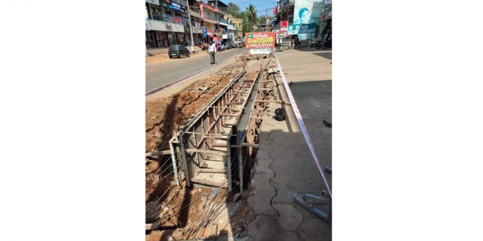 പുനലൂർ – മുവാറ്റുപുഴ സംസ്ഥാനപാത വികസനം ; കോന്നി മേഖലകളിലെ പണികൾ പുരോഗമിക്കുന്നു പുനലൂർ – മുവാറ്റുപുഴ സംസ്ഥാനപാത വികസനം ; കോന്നി മേഖലകളിലെ പണികൾ പുരോഗമിക്കുന്നു