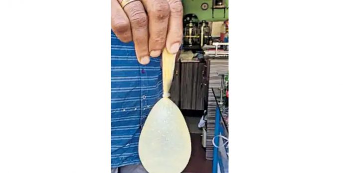ഓണ്ലൈനില് ബുക്ക് ചെയ്തത് 2200 രൂപയുടെ വാച്ച് ; കിട്ടിയത് വെള്ളം നിറച്ച ‘കോണ്ടം’ ഓണ്ലൈനില് ബുക്ക് ചെയ്തത് 2200 രൂപയുടെ വാച്ച് ; കിട്ടിയത് വെള്ളം നിറച്ച ‘കോണ്ടം’