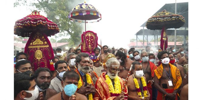 ഭക്തിയുടെ നിറവില് അമ്പലപ്പുഴ സംഘത്തിന്റെ ശീവേലി ഭക്തിയുടെ നിറവില് അമ്പലപ്പുഴ സംഘത്തിന്റെ ശീവേലി