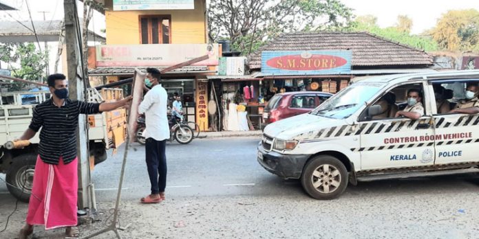 വഴിയോരങ്ങളിൽ അനധികൃതമായി സ്ഥാപിച്ചിരുന്ന ബോർഡുകൾ നീക്കം ചെയ്തു വഴിയോരങ്ങളിൽ അനധികൃതമായി സ്ഥാപിച്ചിരുന്ന ബോർഡുകൾ നീക്കം ചെയ്തു