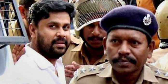 വധഭീഷണിക്കേസ് ; ദിലീപിന്റെ മുന്കൂര് ജാമ്യഹര്ജി ഇന്ന് കോടതിയില് വധഭീഷണിക്കേസ് ; ദിലീപിന്റെ മുന്കൂര് ജാമ്യഹര്ജി ഇന്ന് കോടതിയില്