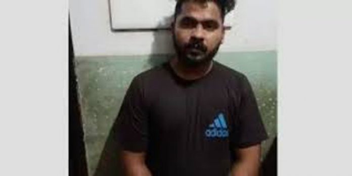 പെണ്കുട്ടികളെ കാണാതായ കേസ് : അറസ്റ്റിലായ യുവാക്കളില് ഒരാള് സ്റ്റേഷനിൽനിന്ന് രക്ഷപ്പെട്ടു പെണ്കുട്ടികളെ കാണാതായ കേസ് : അറസ്റ്റിലായ യുവാക്കളില് ഒരാള് സ്റ്റേഷനിൽനിന്ന് രക്ഷപ്പെട്ടു