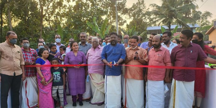 കാത്തിരിപ്പിന് വിരാമം ; കടമ്പനാട് നാലു തുണ്ടിൽ മേൽത്തുരുത്തി ഏലാ കനാൽ പാലം യാഥാർത്ഥ്യമായി കാത്തിരിപ്പിന് വിരാമം ; കടമ്പനാട് നാലു തുണ്ടിൽ മേൽത്തുരുത്തി ഏലാ കനാൽ പാലം യാഥാർത്ഥ്യമായി