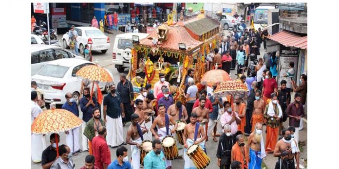 അമ്പലപ്പുഴ പേട്ട സംഘത്തിന് മല്ലപ്പള്ളിയിൽ സ്വീകരണം നൽകി അമ്പലപ്പുഴ പേട്ട സംഘത്തിന് മല്ലപ്പള്ളിയിൽ സ്വീകരണം നൽകി