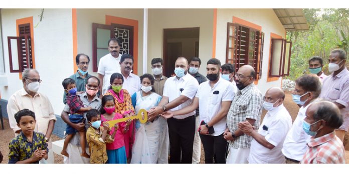 ഡോ.എം.എസ്. സുനിലിന്റെ 234 – മത് സ്നേഹ ഭവനം ; ശോഭനയ്ക്കും കുടുംബത്തിനും ഡോ.എം.എസ്. സുനിലിന്റെ 234 – മത് സ്നേഹ ഭവനം ; ശോഭനയ്ക്കും കുടുംബത്തിനും