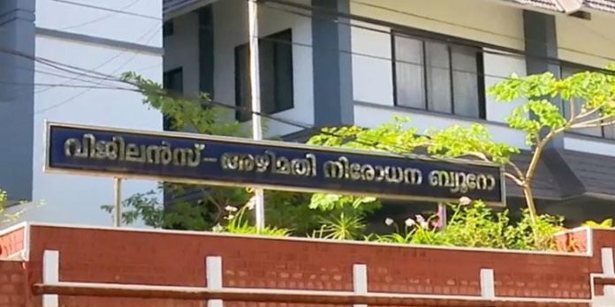 കൈക്കൂലി വാങ്ങിയ എംജി സർവകലാശാല ഉദ്യോഗസ്ഥയെ വിജിലൻസ് കോടതിയിൽ ഹാജരാക്കും കൈക്കൂലി വാങ്ങിയ എംജി സർവകലാശാല ഉദ്യോഗസ്ഥയെ വിജിലൻസ് കോടതിയിൽ ഹാജരാക്കും