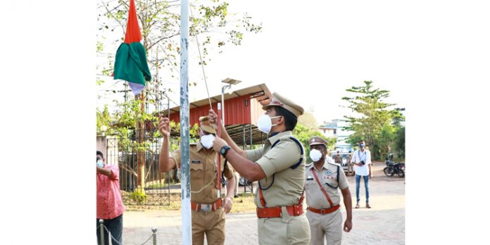 ജില്ലാ പോലീസ് ആസ്ഥാനത്തും ദേശീയപതാക ഉയർത്തി ജില്ലാ പോലീസ് ആസ്ഥാനത്തും ദേശീയപതാക ഉയർത്തി