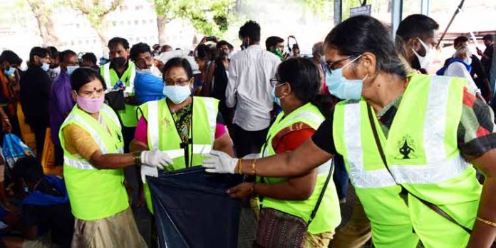 പുണ്യം പൂങ്കാവനം, അയ്യപ്പ സന്നിധി വൃത്തിയാക്കുന്ന ദൗത്യം ഏറ്റെടുത്ത നിർവൃതിയിൽ ഹൈദരാബാദ് സംഘം പുണ്യം പൂങ്കാവനം, അയ്യപ്പ സന്നിധി വൃത്തിയാക്കുന്ന ദൗത്യം ഏറ്റെടുത്ത നിർവൃതിയിൽ ഹൈദരാബാദ് സംഘം