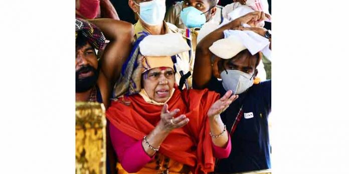 സ്പോട്ട് ബുക്കിംഗ് ലളിതമാക്കിയതോടെ അവസരം ഉപയോഗപ്പെടുത്തി അയ്യപ്പ ഭക്തർ സ്പോട്ട് ബുക്കിംഗ് ലളിതമാക്കിയതോടെ അവസരം ഉപയോഗപ്പെടുത്തി അയ്യപ്പ ഭക്തർ