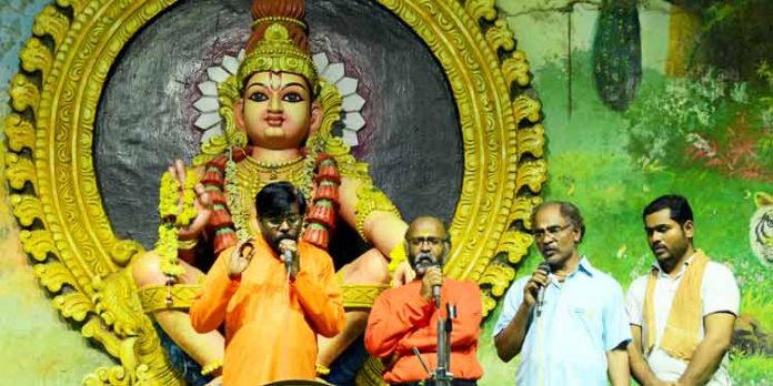 സുശീലാമ്മയുടെയും ജാനകിയമ്മയുടെയും മധുരശബ്ദത്തിൽ ‘ഡോ.ജി.എസ് അയ്യപ്പൻ’ സന്നിധാനത്ത് പാടി സുശീലാമ്മയുടെയും ജാനകിയമ്മയുടെയും മധുരശബ്ദത്തിൽ ‘ഡോ.ജി.എസ് അയ്യപ്പൻ’ സന്നിധാനത്ത് പാടി