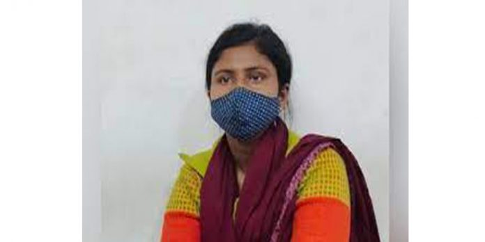 ഹിന്ദുവാണെന്ന വ്യാജേന രാജ്യത്ത് 15 വര്ഷം താമസിച്ച ബംഗ്ലാദേശ് സ്വദേശിനി പിടിയില് ഹിന്ദുവാണെന്ന വ്യാജേന രാജ്യത്ത് 15 വര്ഷം താമസിച്ച ബംഗ്ലാദേശ് സ്വദേശിനി പിടിയില്
