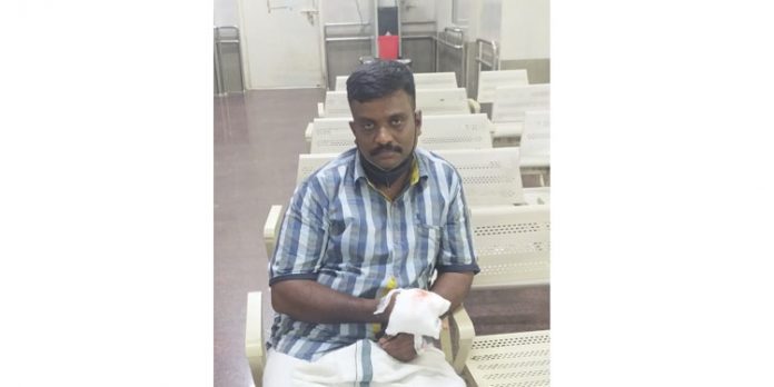 കോന്നിയിൽ സിപിഎം പ്രവർത്തകന് വെട്ടേറ്റു കോന്നിയിൽ സിപിഎം പ്രവർത്തകന് വെട്ടേറ്റു
