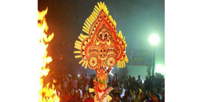 ആൾക്കൂട്ടവും ആർഭാടവും ഒഴിവാക്കി ആചാരപരമായി ഇത്തവണ കോട്ടാങ്ങൽ പടയണി നടക്കും ആൾക്കൂട്ടവും ആർഭാടവും ഒഴിവാക്കി ആചാരപരമായി ഇത്തവണ കോട്ടാങ്ങൽ പടയണി നടക്കും